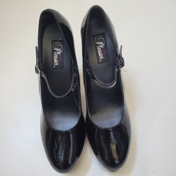 NEW Black Patent Leather Mary Jane Heels - Picture 2 of 6